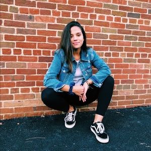 Meet your Posher, Maya